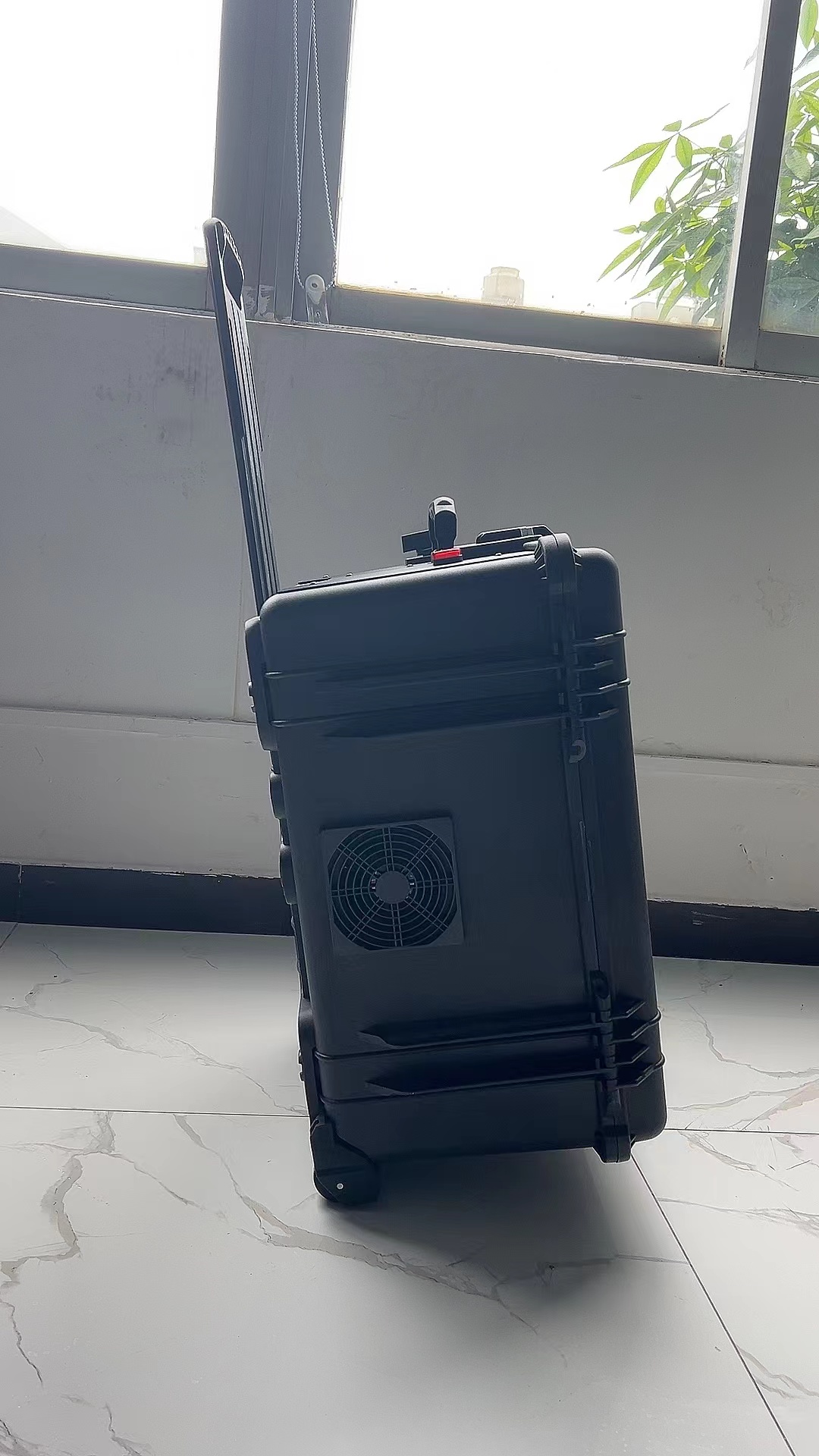 永胜手拉箱型移动通信干扰器